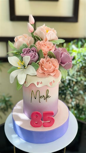 Would you trust AI to design your cake? A lot of clients now send AI-generated cake designs, and we actually love it! It gives us a starting point to play with. The downside? It takes away the originality and signature style of a cake artist. So yes, AI designs are cool, but it’s best to use them as inspiration. That way, the cake still shows your true masterpiece, and not just what AI made. At least now, thanks to AI, getting inspo is easier.😉✨ 🙋‍♀️ Hi, I'm Rachelle, a busy wife and home-base