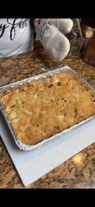 yummy baked apple crunch This baked apple crunch is so good, all you need is a few baking ingredients, a couple of fresh apples, and bang, you got yourself some tasty goodness. 🍎 🥮 (This original video was produced by Network Media, LLC and Sean Makhuli) | Home Hacks & Easy Snacks