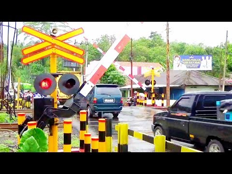 Railroad Crossing | Palang Pintu Perlintasan Kereta Api | Ka Jaka Tingkir