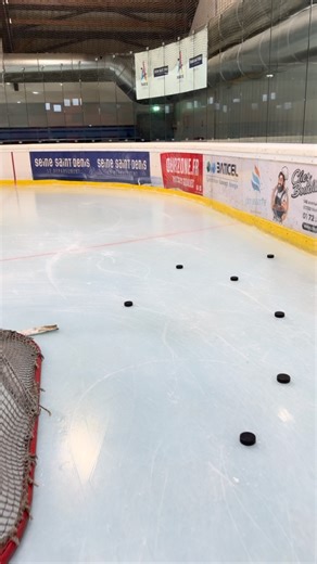 120 reactions | 聾聾 Exercice d’activation ✅ 流 Variations de patinage  Relances  Arrêts ras glace 流 Un échauffement complet pour bien se mettre en jambes  | Our Zone Hockey Goalies | Facebook