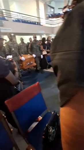 🇬🇭 A woman has shared an emotional account of a missed moment that later turned into heartbreak, after she was unable to serve as MC at a young couple’s wedding due to a scheduling conflict.Months later, she attended the funeral of the same bride, who had sadly passed away. Narrating her experience, she said she personally knew the husband, whom she described as a younger brother, and was deeply pained to see him grieving with their two children.She further revealed that the deceased woman was