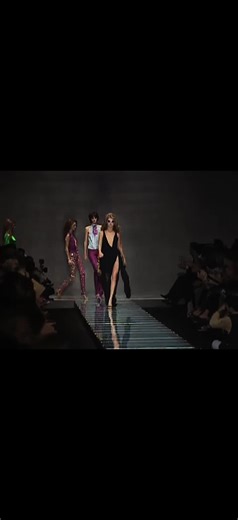 #models for #versace spring summer 2000 #fyp #runwaywalk