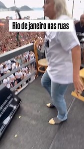 Vermelhou! Fafá de Belém no palco do grande Ato Musical: Respeitem o Brasil! Vídeo @midianinja | Paulo Teixeira