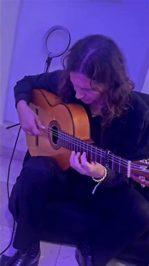 El arte de la guitarra en manos de un Maestro. Gracias Reynier Mariño por tu magia🙏