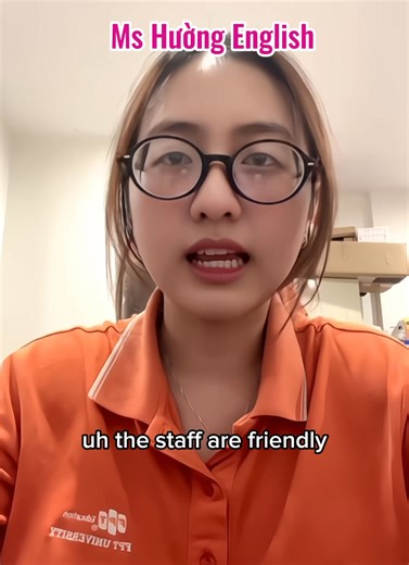 🌻🌻🌻 GÓC NHÌN NGÔN NGỮ HỌC, MẮC LỖI LÀ ĐIỀU TẤT YẾU‼️ Trong ngôn ngữ học ứng dụng, error (lỗi sai hệ thống) và mistake (lỗi do vô ý) là hai khái niệm khác nhau: •Mistake: người học biết đúng nhưng nói sai do tâm lý, mệt, thiếu tập trung Ví dụ: người có IELTS 9.0 nói “He go to school” thay vì “He goes to school” đó là mistake •Error: sai do chưa hình thành cấu trúc đúng trong hệ thống ngôn ngữ bên trong. Ví dụ: người học chưa hiểu rõ quy tắc chia động từ, nên luôn nói sai 📚Lỗi sai là một phần 