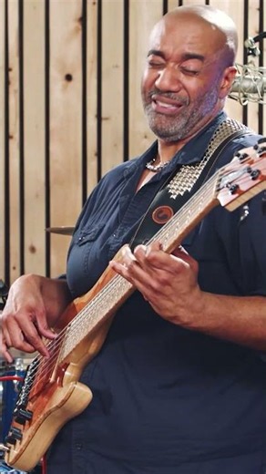 The Grooviest Bass Solo You'll Hear Today 🕺