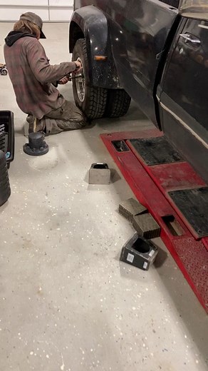 Maximum Torque Specs for Dodge D350 Mechanics