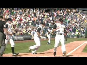 Bay singles to left, scoring the winning run