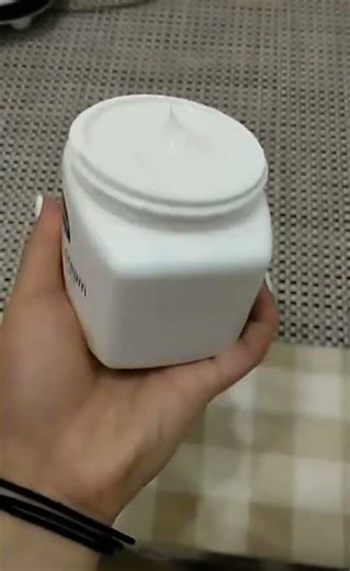 Kem dưỡng da mềm mịn Redwin Vitamin E Cream 300g Úc