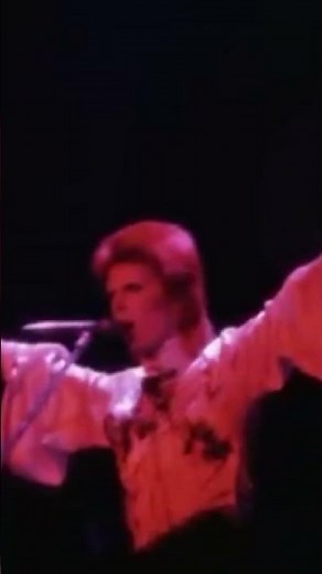 The last time Ziggy played guitar — Hammersmith Odeon, 1973. #DavidBowie #ZiggyStardust