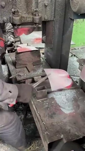 Inside the Spade Factory — How Machines Speed Up Production!