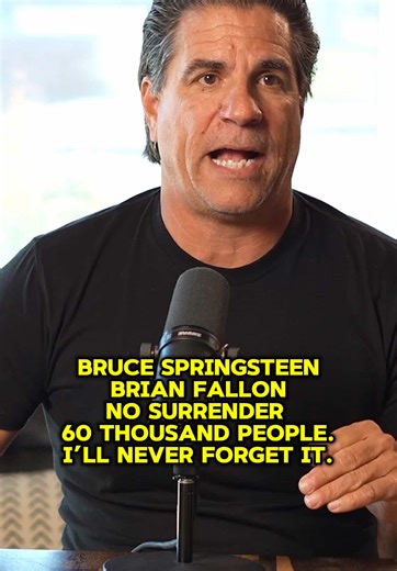 Ever see a moment on stage, you can't forget? This moment is burned into my brain. #gaslightanthem #brianfallon #brucespringsteen #musicstories