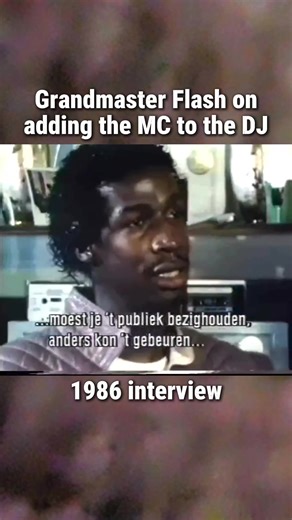 Hip-hop pioneer Grandmaster Flash explains how he combined his beat making skills with rapping to create a new musical genre during a 1986 interview. #grandmasterflash #80srap #80shiphop #oldschoolrap #classichiphop