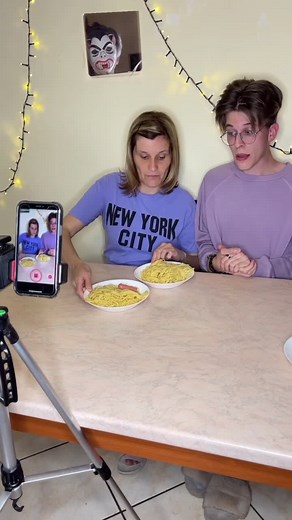 Backstage! New #tutorial REVERSE🔄 Invert the spaghetti🍝 prank🤭 Let's try #trend 😎 Want to see the result?😍 #perte #foryou #italy #fyp #bts #4u