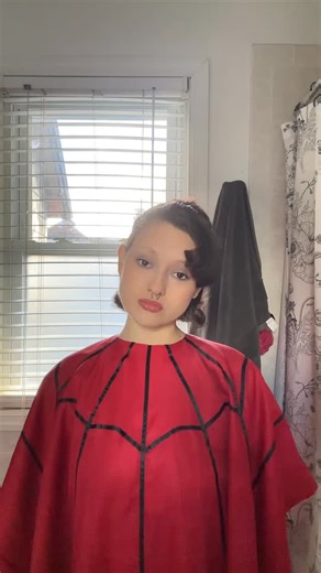 AD 🦋🇵🇷 on Instagram: "I loved dressing as Lydia Deetz from the cartoon Beetlejuice instead of the movie 🤭"