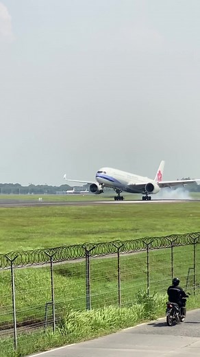 China Airlines Airbus A350-900 ngebul — aviation photography