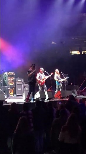 Rock You - Helix (live)