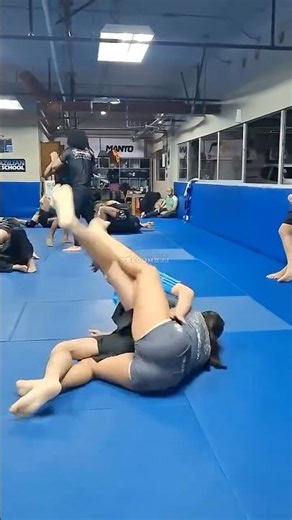 Girl vs Boy BJJ fights Girl destroys boy in Brazilian Jiu Jitsu! Girl Humiliate Boy BJJ FIGHT.
