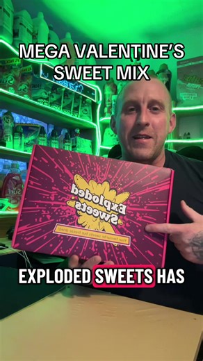 A huge 3kg pick-and-mix style sweet box packed with a colourful assortment of jelly and fizzy sweets. Perfect for Valentine’s gifting, sharing with family and friends, party tables, or if you just love a proper sweet stash at home. Each box contains a loose bulk mix of classic favourites with a variety of textures and fruity flavours in every scoop. Ideal for bowls, jars, movie nights, or splitting into smaller bags for gifts. 🍬 3kg bulk sweet mix 🍬 Jelly & fizzy favourites 🍬 Great for sharin