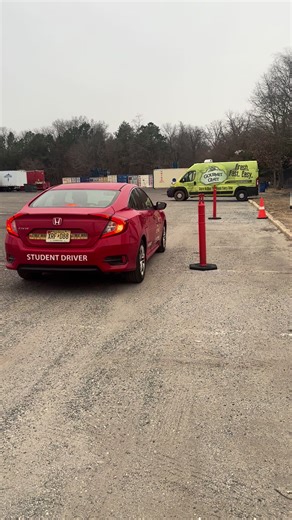 Un video más de cómo hacer perfectamente el parqueo el paralelo y el giro en K #examendeconducir #examendemanejo #licenciadeconducir #parqueoenparalelo #examendelicencia