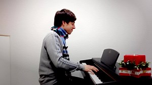 🎄💫 Stille Nacht, Heilige Nacht 💫🎄 Vermutlich eines der bekanntesten Weihnachtslieder überhaupt. 🎹💫 Möchtest du es auch an Heiligabend am Klavier spielen können? Ich zeige dir in diesem Tutorial, wie einfach es sein kann: http://www.klavier-lernen.de/stille-nacht/ 🎹💫 Lerne hier noch mehr Songs für Anfänger am Klavier: http://www.werdemusiker.de/free-lessons/fb173 | Thomas Forschbach