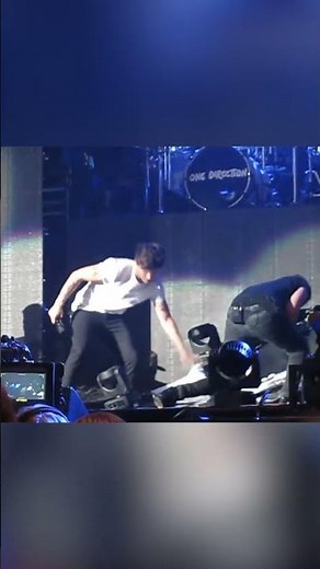 One Direction: The boys cleaning 😂​ Subscribe for daily 1D videos! #onedirection #1dtiktok #1d