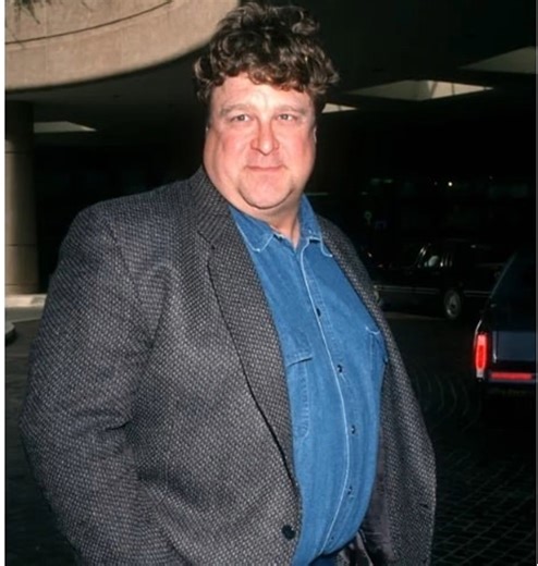 41K views · 14 reactions | Fans think John Goodman, 73, looked healthier before losing 200 pounds as he flaunted his slim look on the red carpet. His new Pics are in the comments below | Simple Living | Facebook