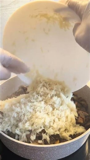 The quickest and most delicious one-pot dinner... the taste is out of this world! 🍄🍚 Today's reci...