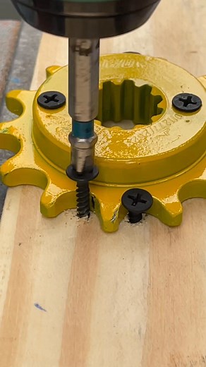 The trick that keeps bike parts from falling Quick, cheap, and it works. #USA #MotorcycleHack #LockTrick | DIY BUGS