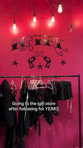 !!!! I’ve been so inspired by this brand and THE literal igirl since like 2018. Seeing a Canadian girl back then and growing her own successful unique brand is one the reasons I started my own brand went to fashion school so I was super excited to visit the store in newyork!!