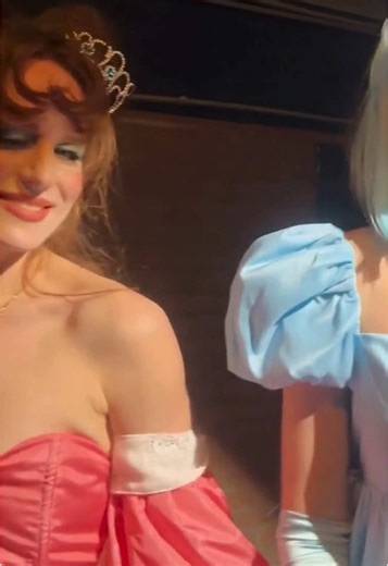 De dag die je wist dat zou komen…. 25/04/25 brengen we Prinses Pil uit @elmermuziek #prinsespil #koningsdag