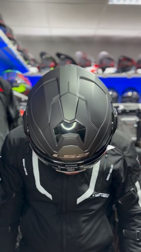 LS2 Advant X je kaciga koja rešava sve što smeta vozačima: preteška oprema, buka na vetru i manjak udobnosti na dužim vožnjama. Lagana, tiha i maksimalno praktična sa 180° flip-up mehanizmom — idealna za svaki dan i duge ture. Ako tražiš jednu kacigu koja radi sve, ovo je ta! 👉 Poruči danas — količine su ograničene! #advant #motooprema #motoristi | Motoshop Bracika