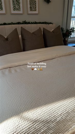 Kendra Mele on Instagram: "This 3-piece duvet set is a literal dream ☁️ #comforter #duvetcover #duvetset #cozybedroom #cozybedding"