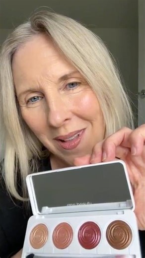 Mature Eyelids Love This Eyeshadow