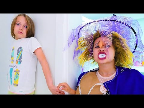 Lustige Geschwister Streiche. Selin erschreckt ihr Bruder. Video für Kinder