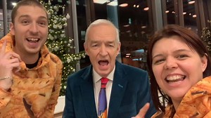 815K views · 10K reactions | One final singalong with all our favourites 落 !!!!! 3 HOURS TO GO !!!!!  Swing version: https://frtyfve.lnk.to/ILSRSVFa!17 Original: https://frtyfve.lnk.to/ILoveSausageRollsFa!17 THANK YOU ALL FOR THE SUPPORT!!!!! | LadBaby | Facebook