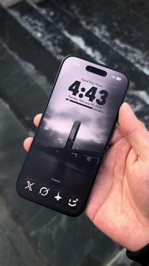 Monochrome City Scene for Your iOS Home Screen