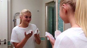 MyHalos® 48 Hydrating Eyelid Wipes for Dry Eye Relief - Moisturizing & Soothing Eye Wipes with Tea Tree - Helps with Blepharitis & Computer Vision Syndrome, Blepharitis Treatment for Eyelids, Cleanser