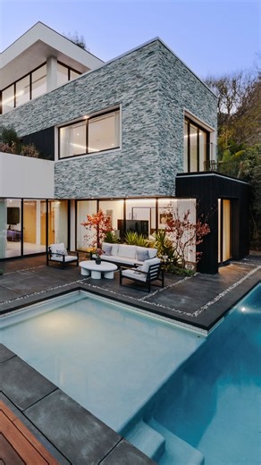 Douglas Elliman California on Instagram: "Pinnacle of Modern Luxury ✨ This stunning contemporary estate offers seamless indoor-outdoor living, breathtaking views, and ultimate privacy. Highlights include a gourmet kitchen, spa-like primary suite, smart home features, and resort-style outdoor spaces. PROPERTY DETAILS 7681 Willow Glen Road Hollywood Hills, #California 5 Bedrooms | 4 Bathrooms | 3 Half Bathrooms $7,995,000 CONTACT @thejoshaltman joshua.altman@elliman.com 310.819.3250 DRE# 01764587 