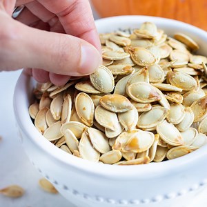 Never throw those extra pumpkin seeds away again! Roasted Pumpkin Seeds are so easy to make from fresh pumpkins using only a few simple ingredients! RECIPE: https://evolvingtable.com/roasted-pumpkin-seeds/ | Evolving Table