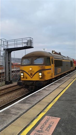 Class 69 and 66 locomotives on fright at Salisbury 29/12/25