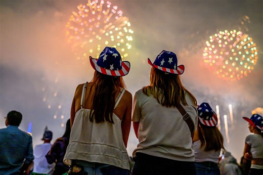 11K views · 71 reactions | Watch Live here : https://link.me/4thmacys We're about to light up the night!  Don't miss the Macy's 4th of July Fireworks tonight at 8/7c #MacysFireworks #NBC | Macy's 4th of July Fireworks Special 2025 | Facebook