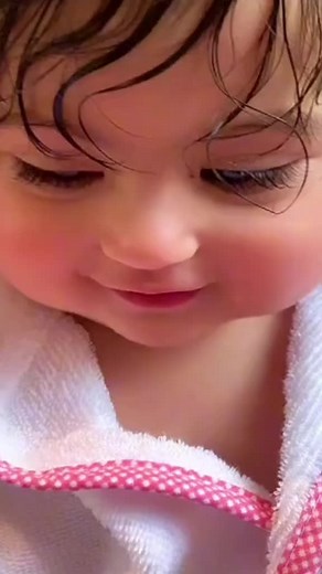 Child's Eye Close-Up: A Captivating Portrait