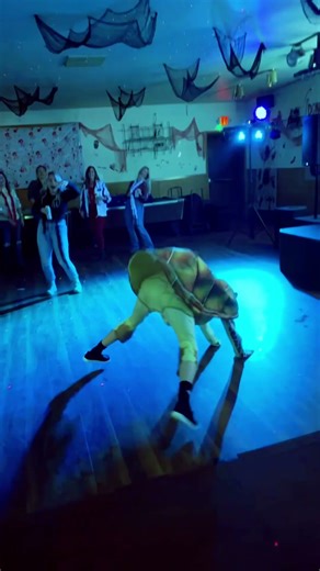 Halloween Costume Inspo: Dancing Turtle 🐢🎃