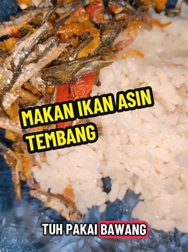 Makan Ikan Asin Tembang dengan Bawang dan Cabe — Nostalgia Rasa Ibu