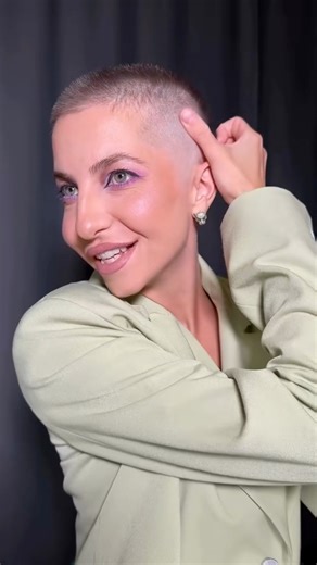 Self bald fade 🔥 #rockthatbuzz #girlswithshavedheads #girlswithshavedhair #girlswithshorthair #girlswithbuzzcuts #buzzcut #buzzcutgirl #buzzedhair #shavedhead #hairtransformation #hairmakeover #longtoshort #changes #hairchange #shorthair #shorthairgirl #shorthairdontcare #shorthairlove #hairtrends #headshave #haircut #beforeandafter #hairtutorıal #selfcut #fade #baldfade | rockthatbuzz