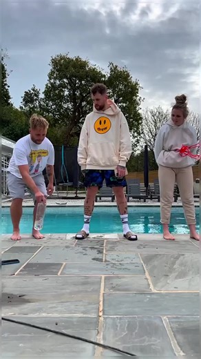 crazy prank 🤣 (@crazyprank124)’s video of biggy norris hits the edge of the pool