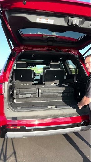 How fast do Toyota Sequoia 3rd row seats fold down? #shorts
