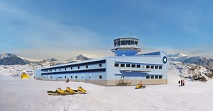 Construction of new Antarctic facility races against coming of winter