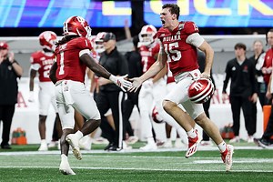 Indiana rolls over Oregon in the CFP semifinals at the Peach Bowl